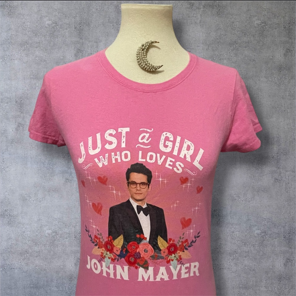 JUST a GIRL who LOVES JOHN MAYER Pink T-Shirt Small